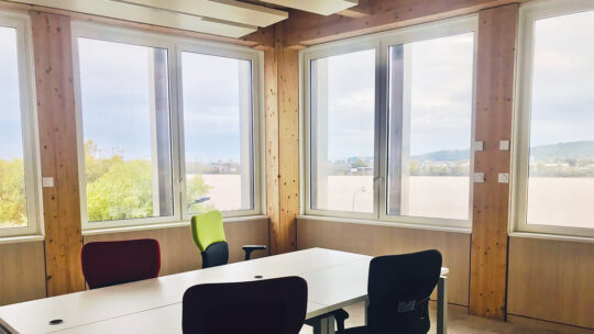 Achat ou location de bureau fermé à Bordeaux : que choisir ?